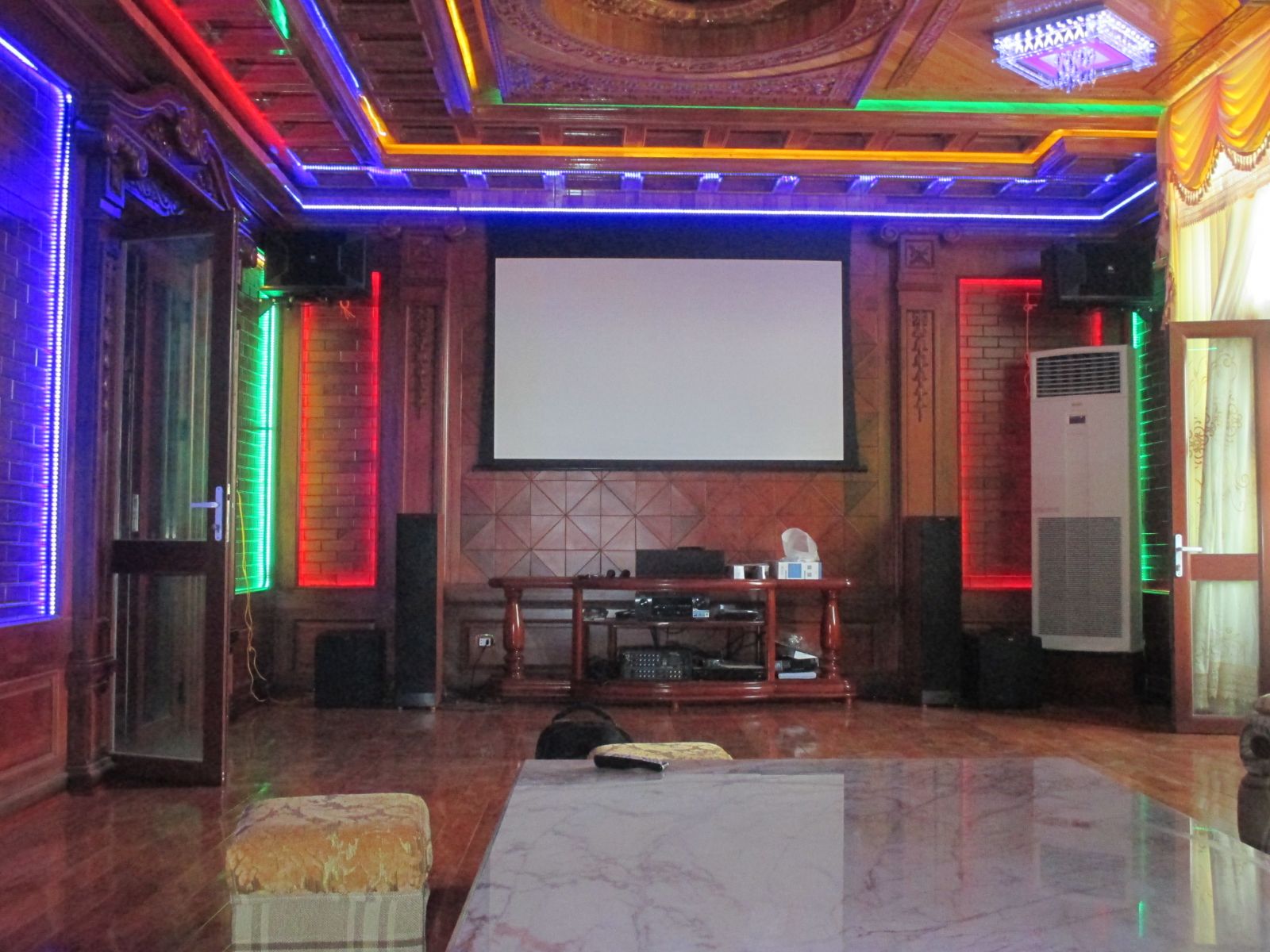 Hải Hưng thiết kế hệ thống phòng karaoke kết hợp xem phim